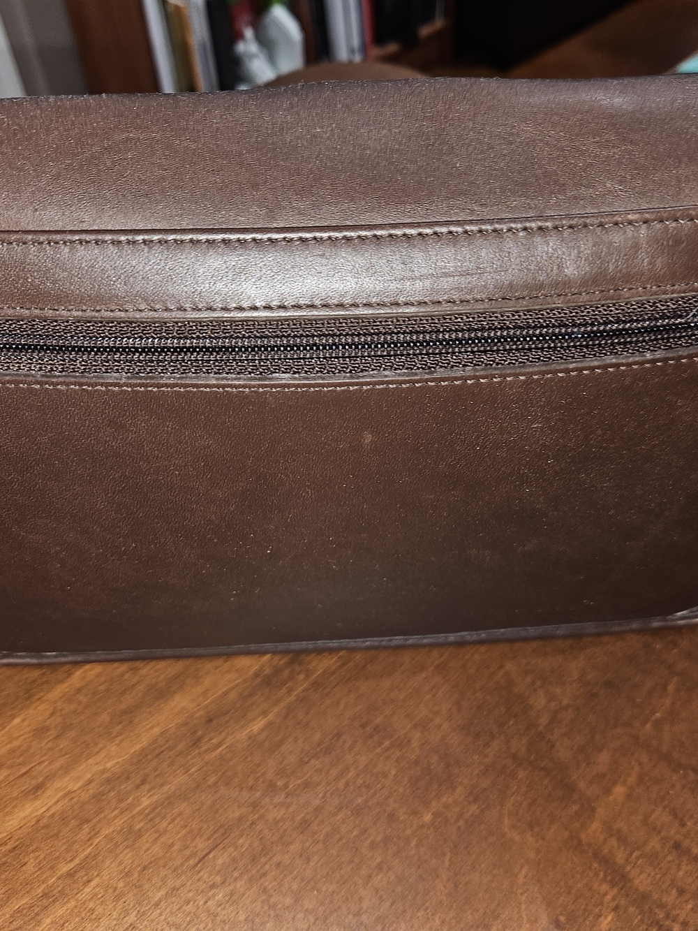 Coach 9832 Turnlock Clutch - Picture 5 of 9